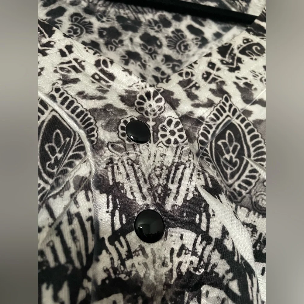 Apt 9 Womens Top 2X Peacock Print 3/4 Sleeve Artsy V Neck Black and White Casual - Picture 4 of 16